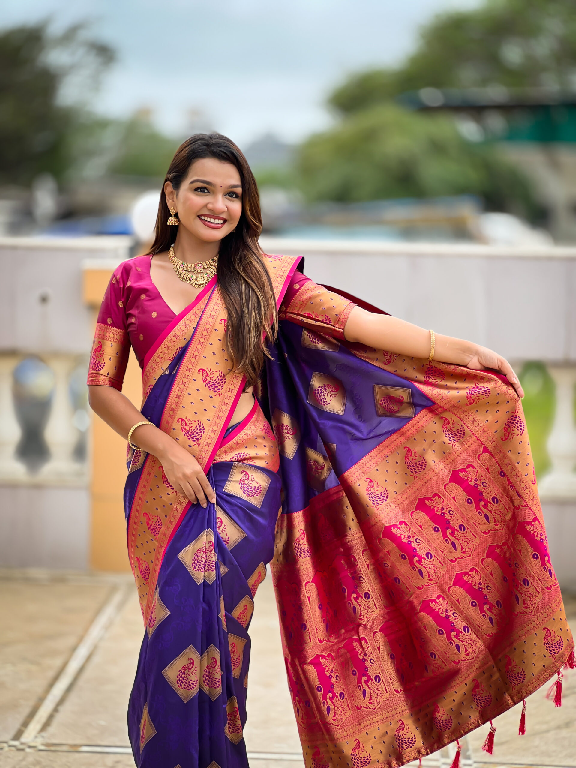 Look Pretty Wearing This Lovely Designer  Saree